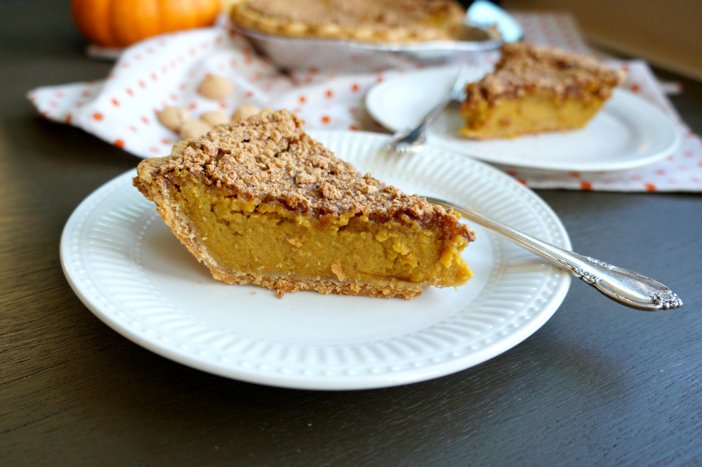 Fresh Pumpkin Pie
 fresh pumpkin pie with amaretto streusel