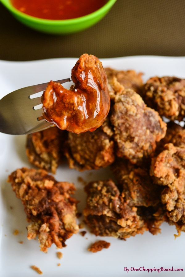 Fried Chicken Liver
 Crispy Fried Chicken Liver e Chopping Board