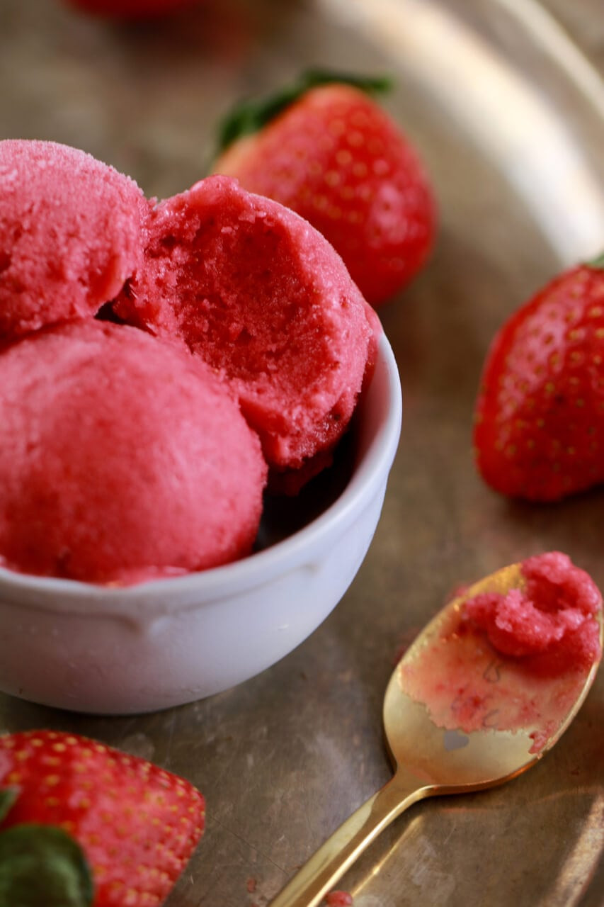 Frozen Dessert Recipies
 Strawberry Frozen Yogurt in 5 Minutes No Machine Gemma