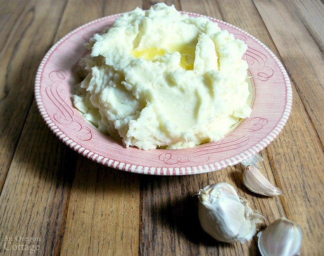 Garlic Mashed Potatoes With Sour Cream
 Garlic & Sour Cream Mashed Potatoes Recipe