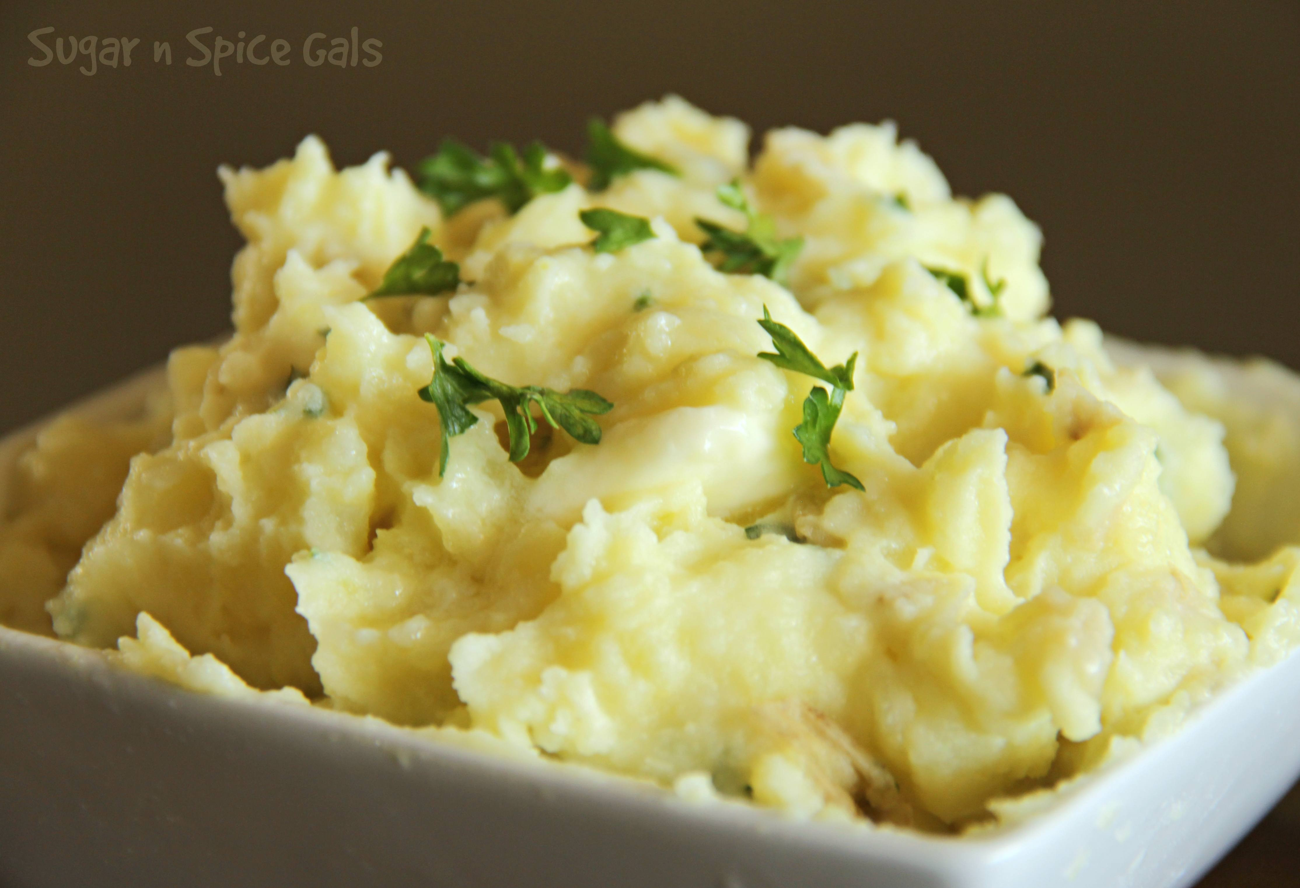 Garlic Mashed Potatoes With Sour Cream
 Garlic and Sour Cream Mashed Potatoes Sugar n Spice Gals