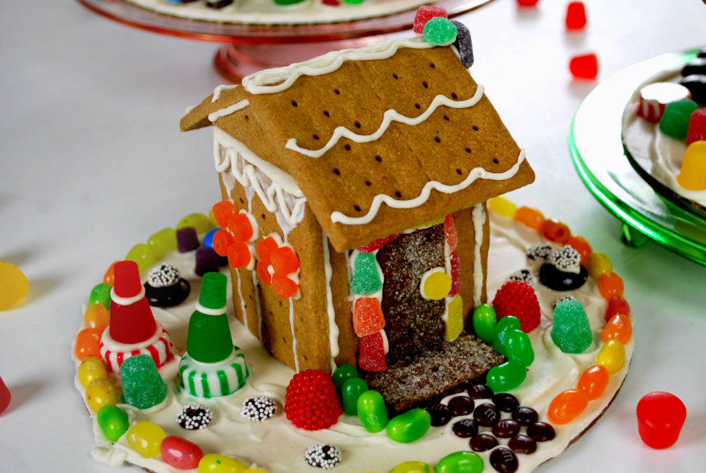 Gingerbread House With Graham Crackers
 Graham Cracker Gingerbread Houses