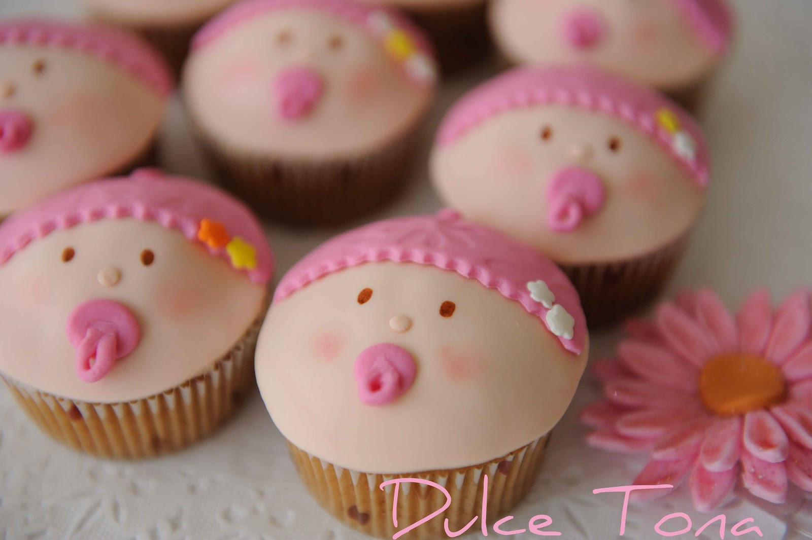 Girl Baby Shower Cupcakes
 Dulce Tona Baby Shower