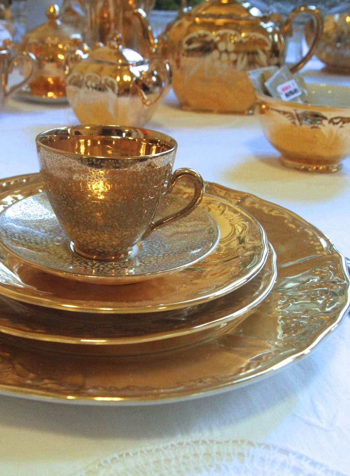 Gold Dinner Ware
 Fancy Vintage Gold Vintage China Wedding Display