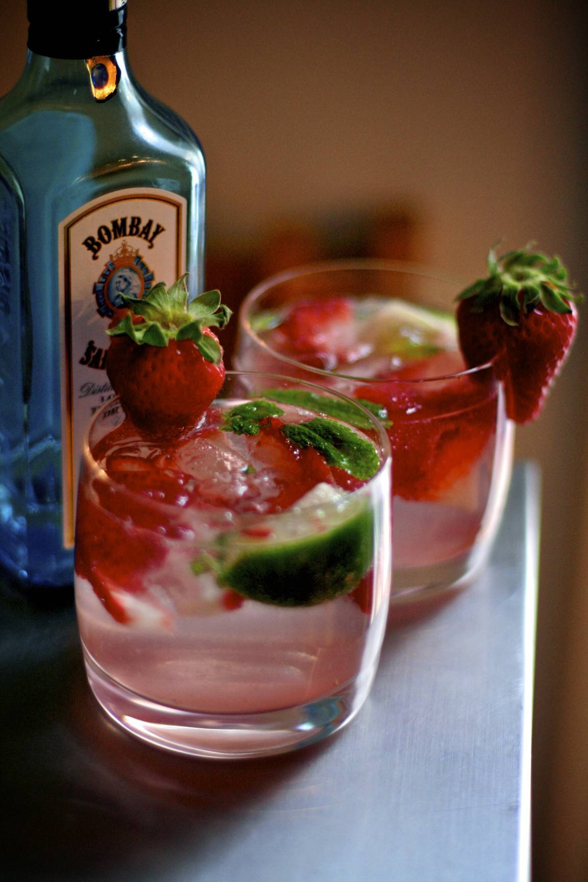 Good Gin Drinks
 Strawberry Gin Smash Cocktail