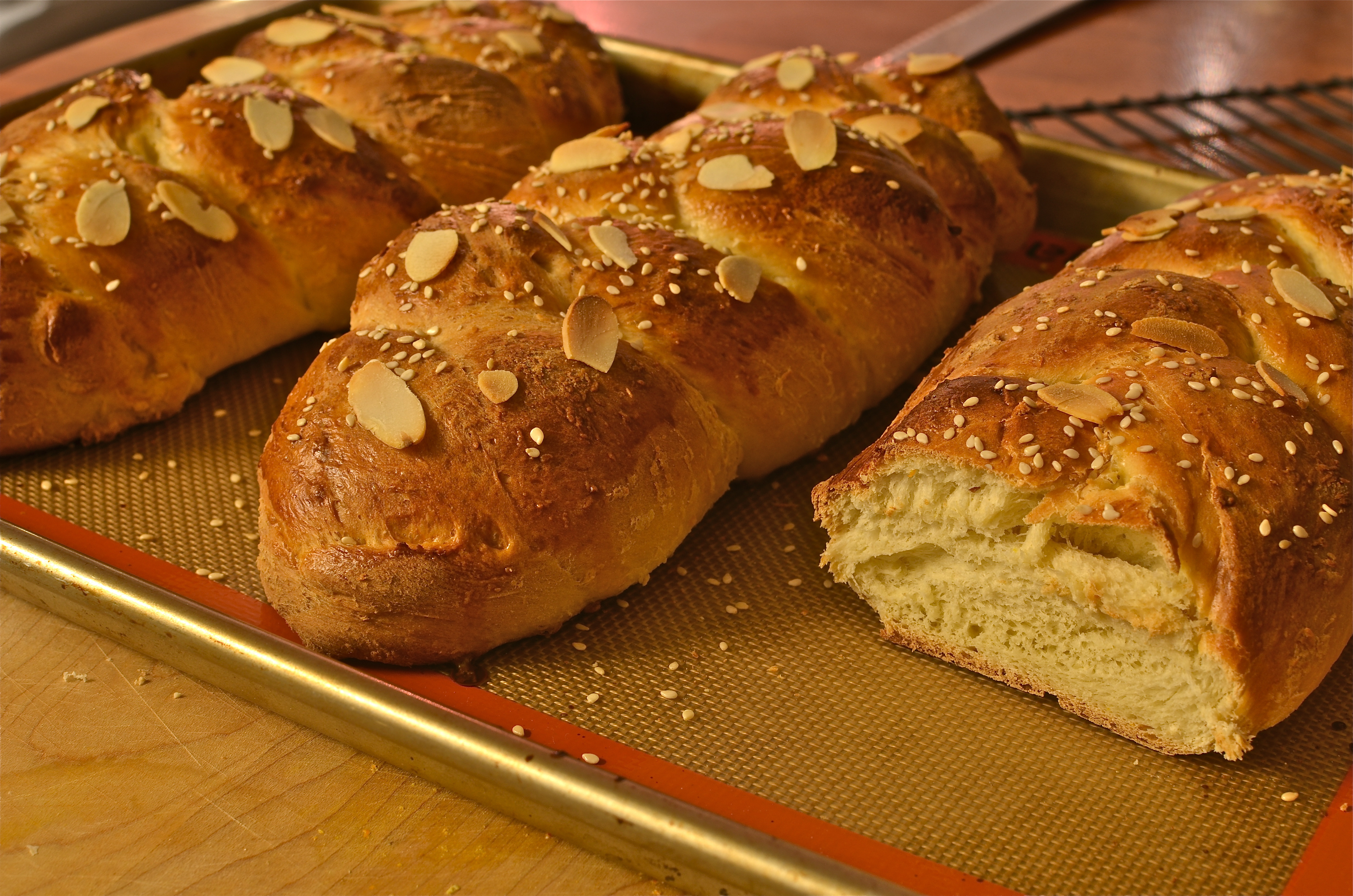 Greek Easter Bread
 Tsoureki Tsourekia