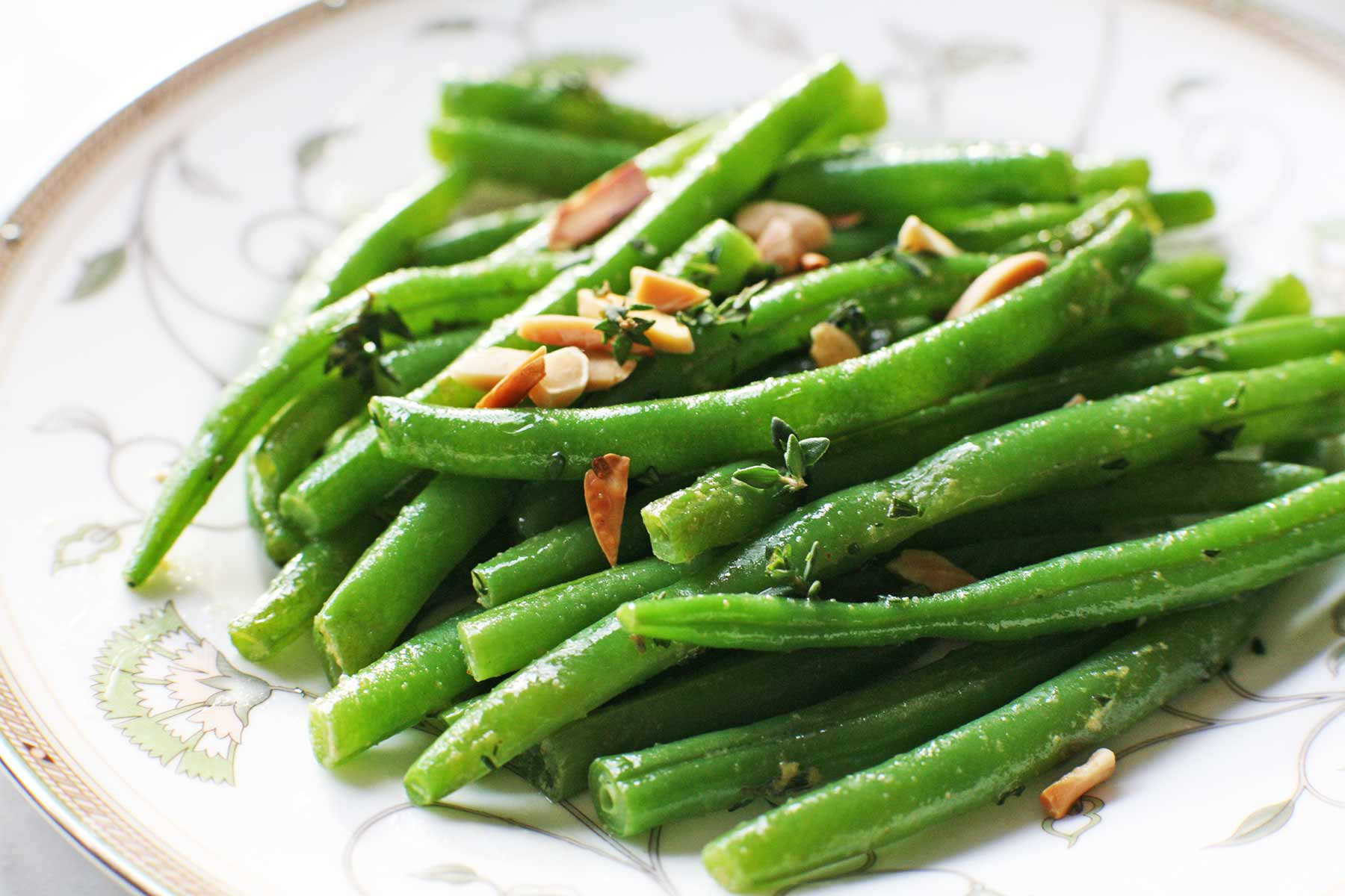 Green Bean Recipes For Thanksgiving
 Green Beans with Almonds and Thyme Recipe