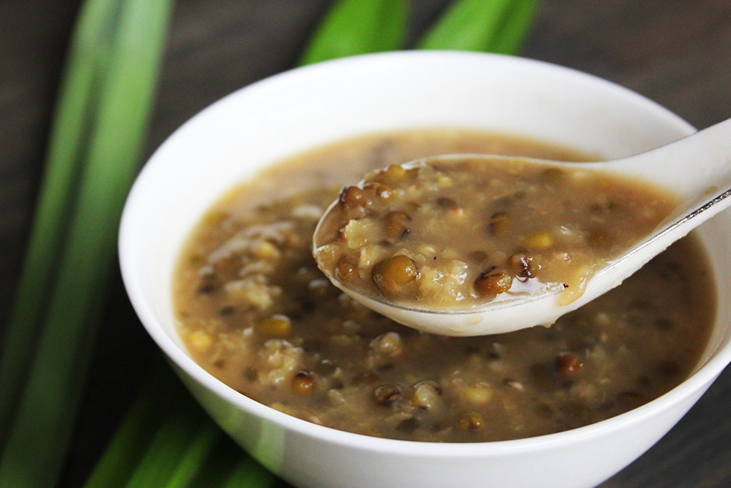 Green Bean Soup
 Sweet Mung Bean Soup with Sago Pearls