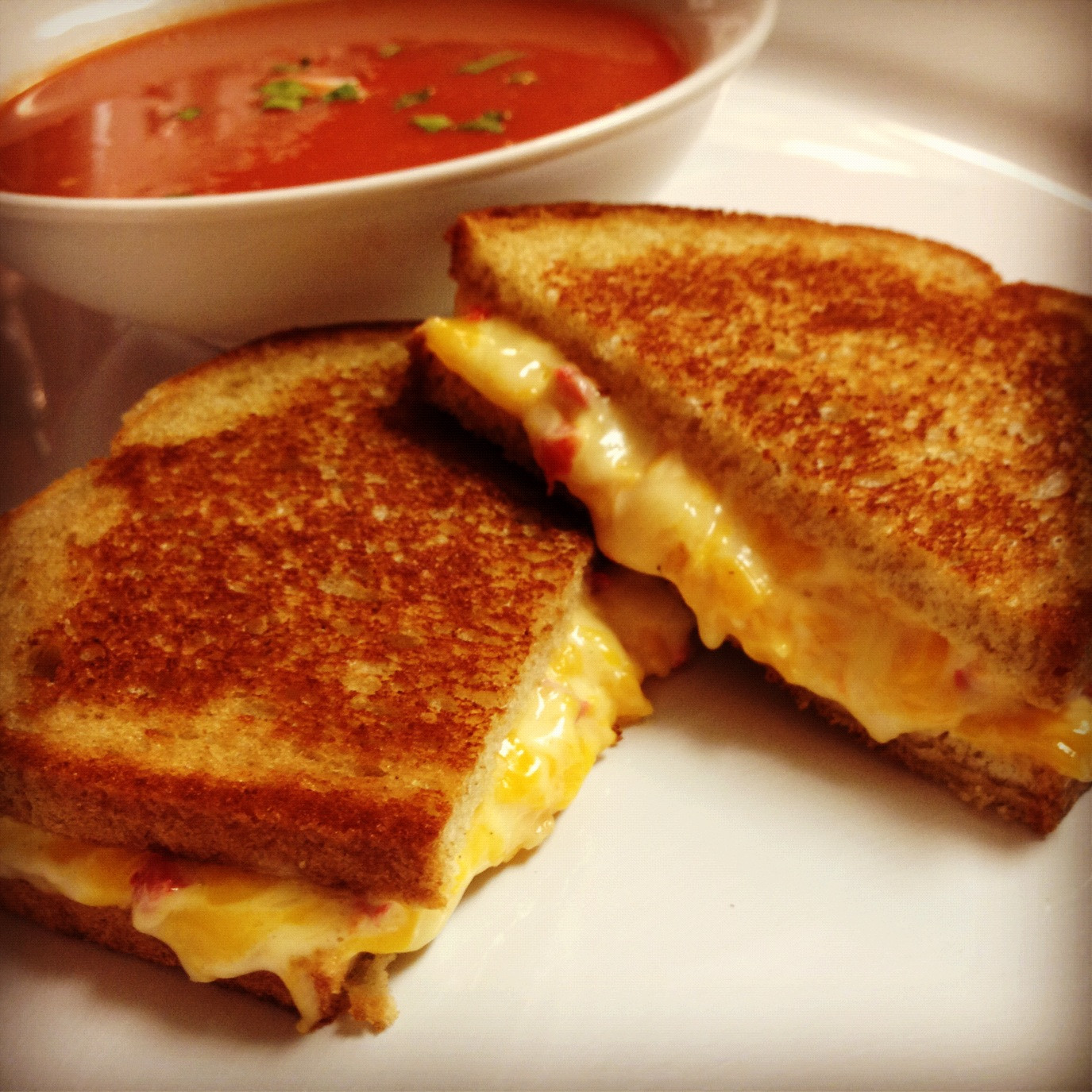 Grilled Cheese And Tomato Soup
 Pimento Grilled Cheese & Tomato Soup