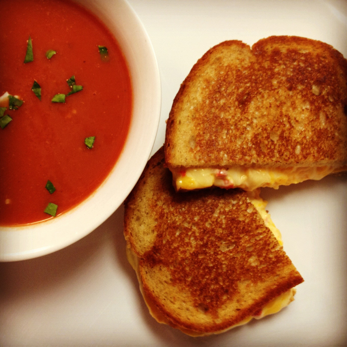 Grilled Cheese And Tomato Soup
 Pimento Grilled Cheese & Tomato Soup