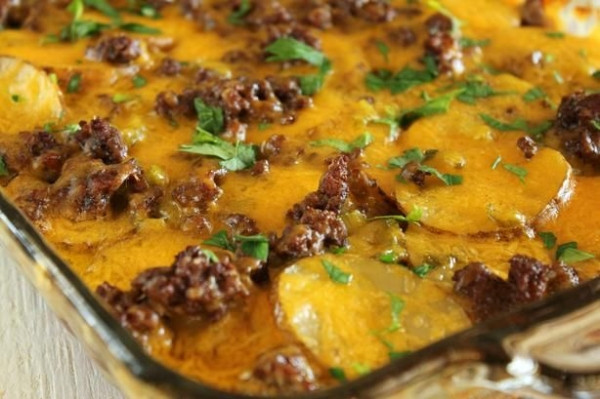 Ground Beef And Potato Recipes Quick
 Quick and Easy Cheesy Scalloped Potato and Ground Beef