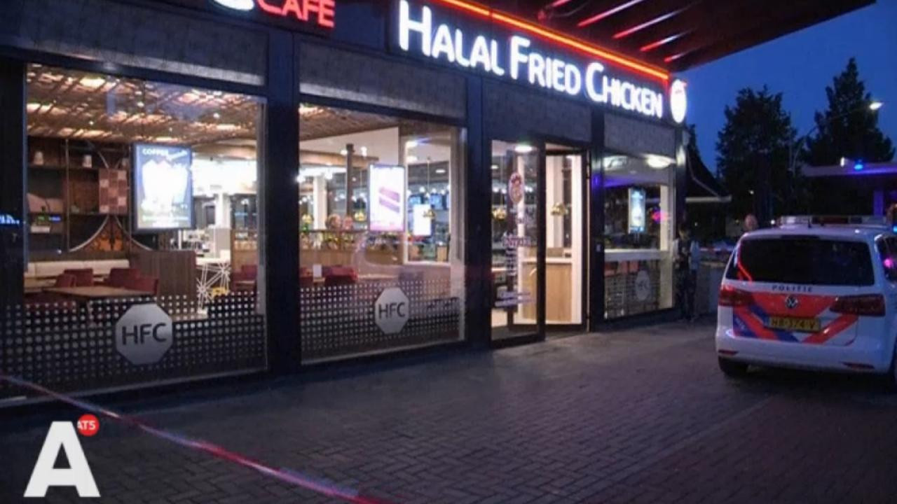Halal Fried Chicken
 Poging tot moord met kippentang bij Halal Fried Chicken