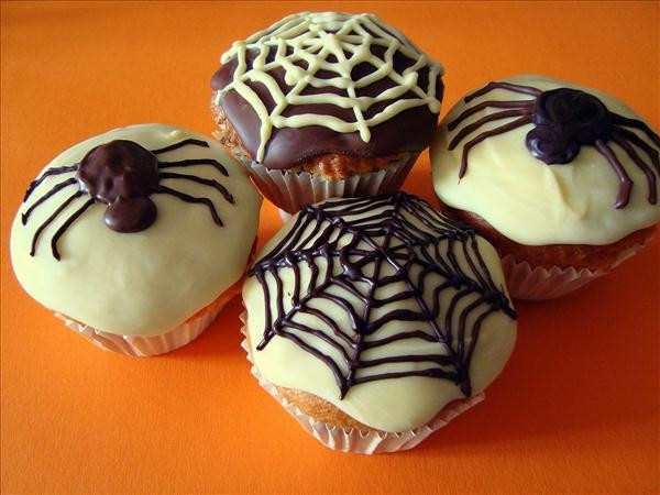 Halloween Cupcakes Decorations
 Halloween cupcake decorations Spooky ideas with candy