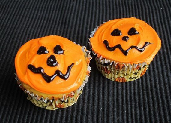Halloween Cupcakes Decorations
 Halloween cupcake decorations Spooky ideas with candy