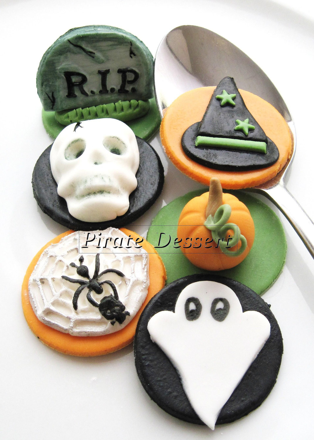 Halloween Cupcakes Toppers
 Edible Halloween cupcake toppers HALLOWEEN CUPCAKES