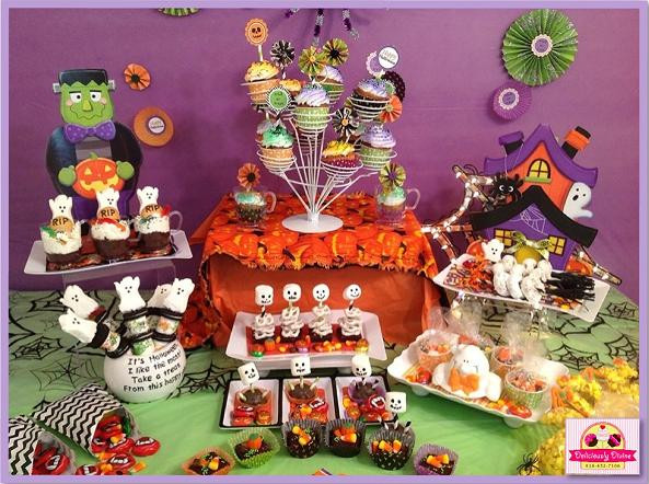 Halloween Themed Desserts
 Sweet Table Halloween UA23