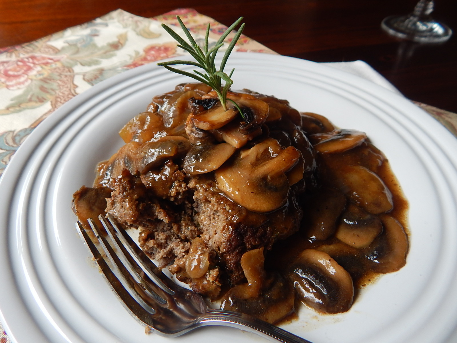 Hamburger Steak With Mushroom Gravy
 Hamburger Steaks with Mushroom and Red ion Gravy