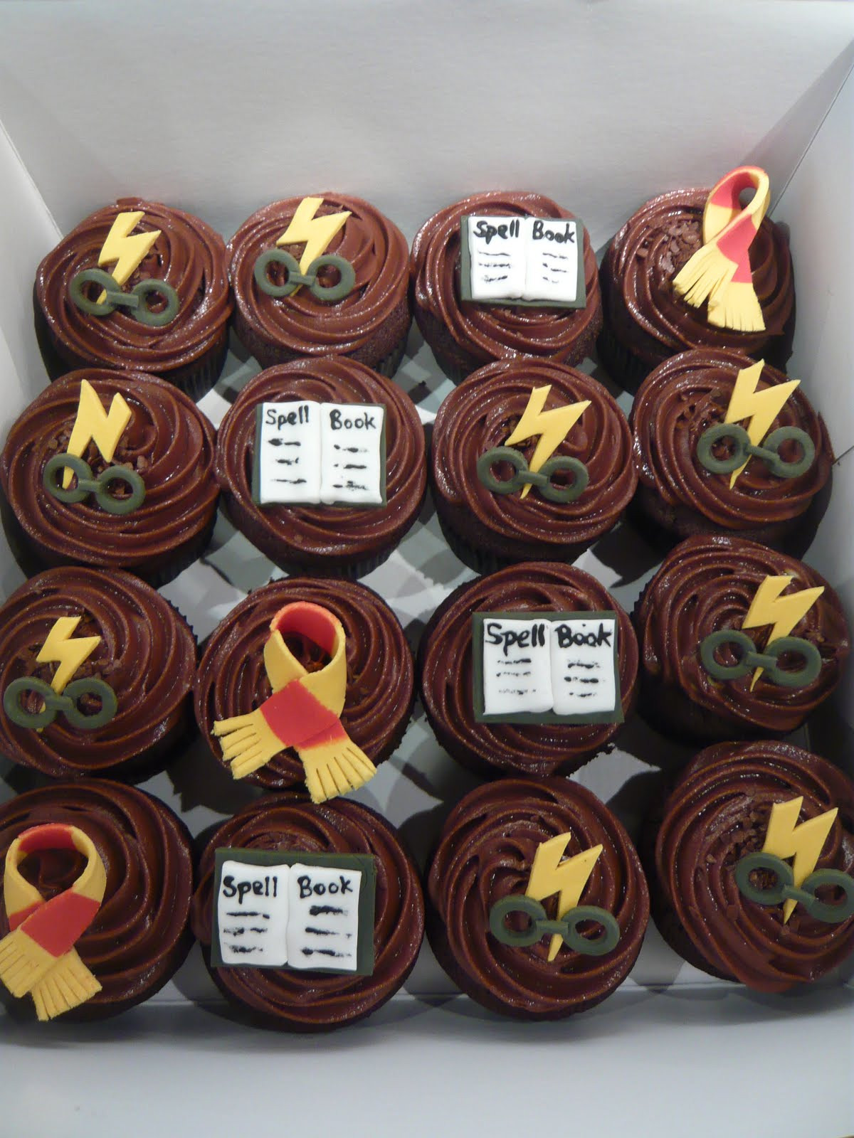 Harry Potter Cupcakes
 Sift Harry potter cupcakes