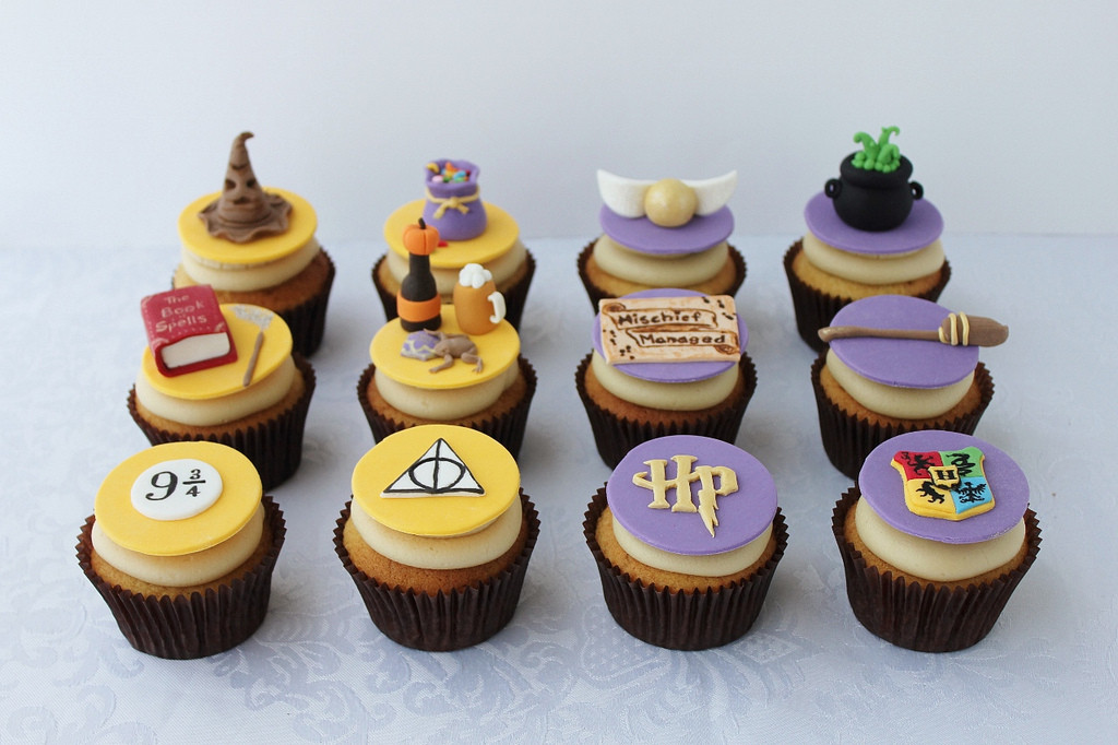 Harry Potter Cupcakes
 Lydia Bakes Harry Potter Butterbeer Cupcakes