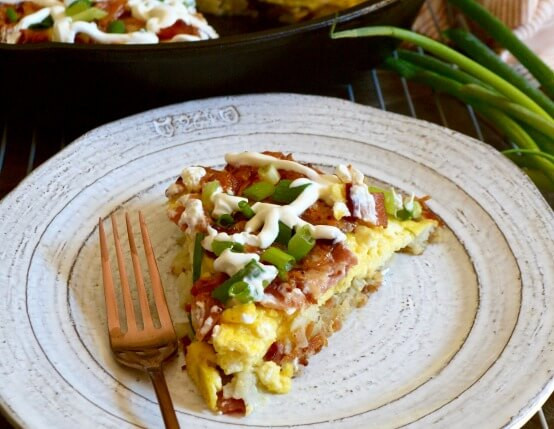 Hash Brown Breakfast Pizza
 Cast Iron Hash Brown Breakfast Pizza