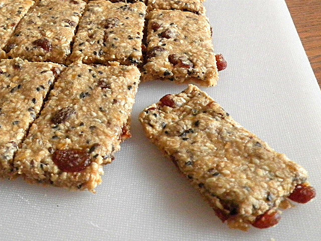 Healthy Breakfast Bar
 TREAT & TRICK HEALTHY BREAKFAST BARS