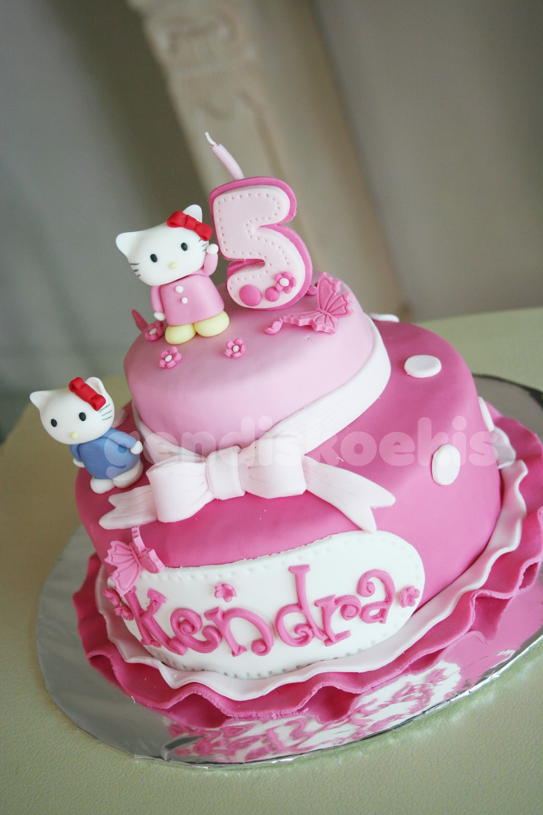 Hello Kitty Birthday Cake
 GENDISKOEKIS Hello Kitty Birthday Cake