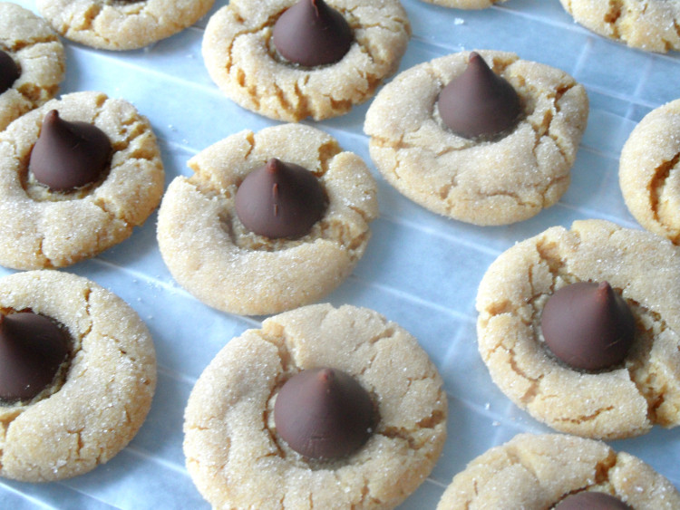 Hershey Kiss Cookies Without Peanut Butter
 Peanut Butter Blossom Cookies – Currently Lately