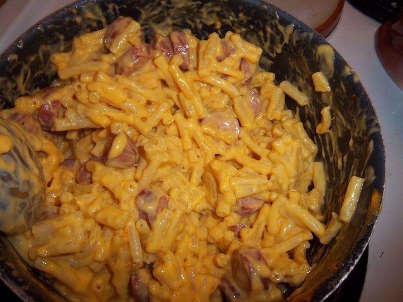 Hot Dogs And Mac And Cheese
 Perfect Box Macaroni And Cheese And Hot Dogs · How To Cook