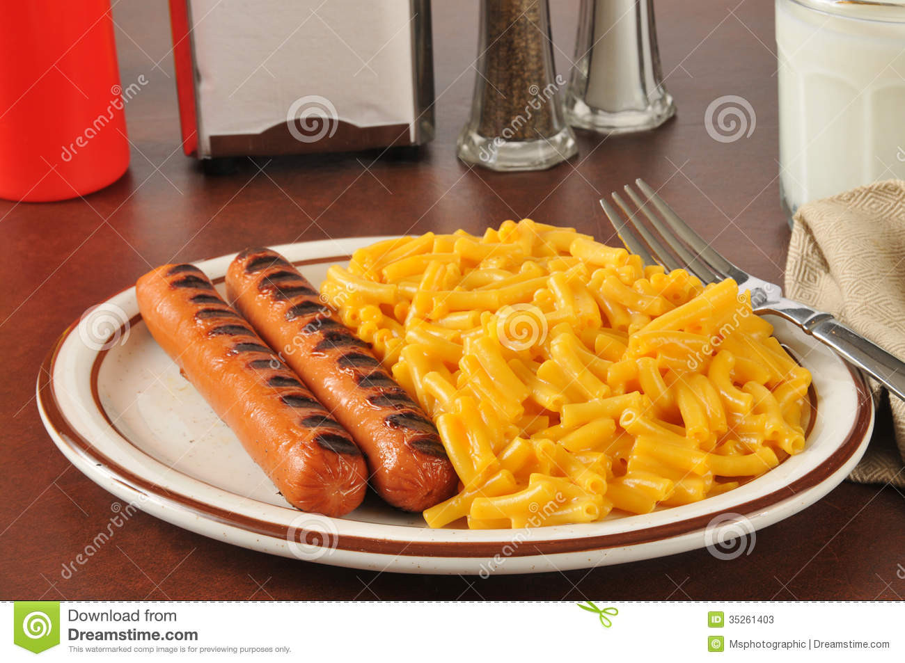 Hot Dogs And Mac And Cheese
 Hot Dogs And Macaroni And Cheese Stock Image Image of