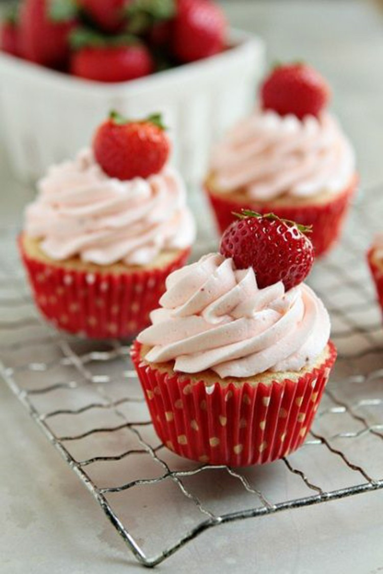 How Long To Bake Mini Cupcakes
 Bake Strawberry Shortcake Cupcakes Recipes For Easter