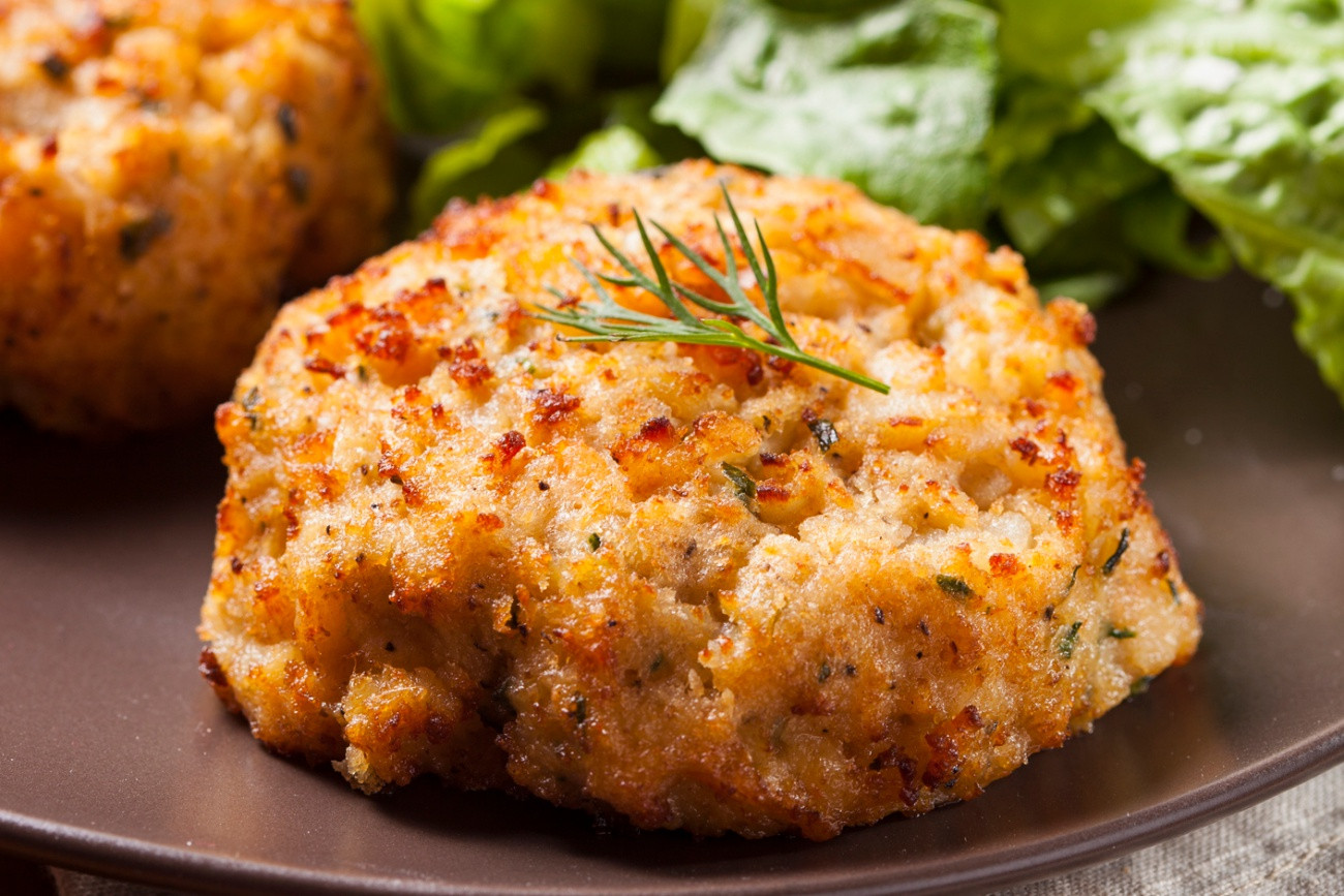 How To Bake Crab Cakes
 How To Make The Perfect Crab Cakes – 12 Tomatoes