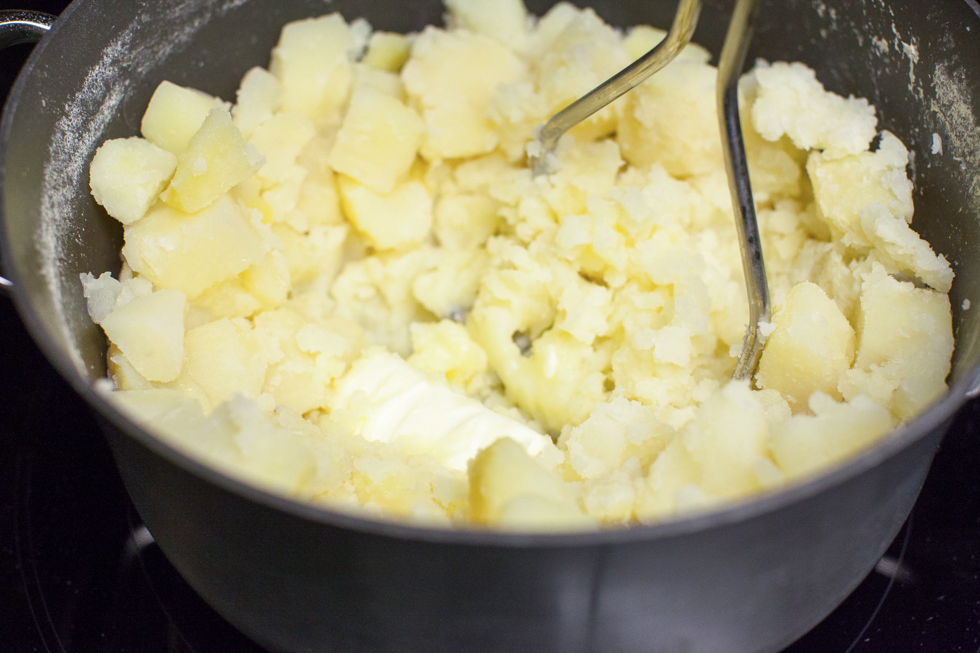 How To Boil Potatoes For Mashed Potatoes
 Cooking Mashed Potatoes mon Mistakes To Avoid