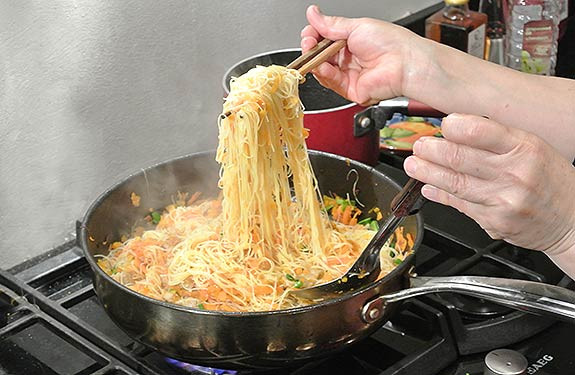 How To Cook Rice Noodles
 Stir fried pumpkin with rice noodles 金瓜炒米粉 – Taiwan Duck