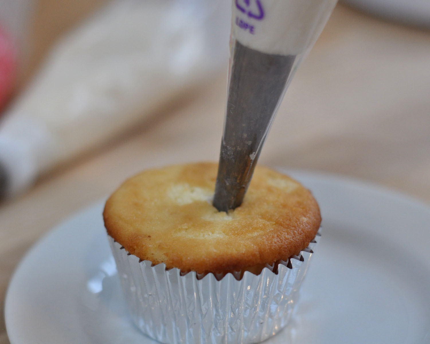 How To Fill Cupcakes
 Beki Cook s Cake Blog Grass Bees & Ladybugs Cupcakes