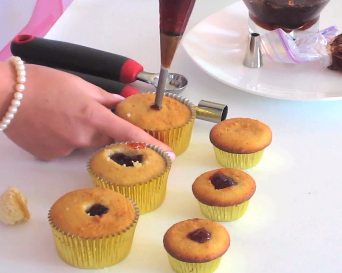 How To Fill Cupcakes
 VIDEO Tips & Tricks For How To Fill Your Cupcakes