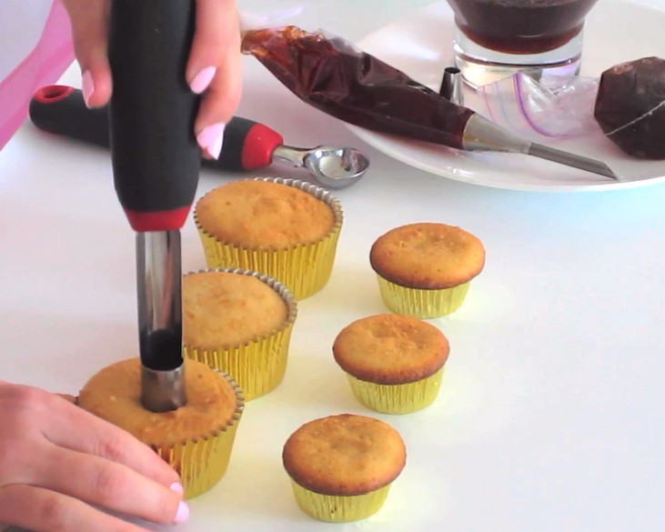How To Fill Cupcakes
 VIDEO Tips & Tricks For How To Fill Your Cupcakes
