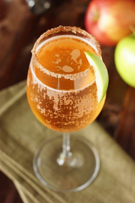 How To Make Apple Pie Drink
 Sparkling Apple Pie Cocktail