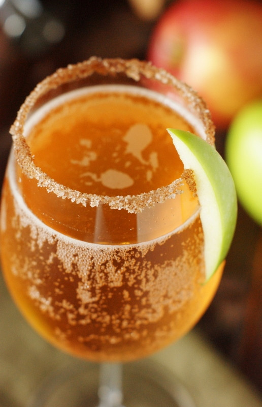 How To Make Apple Pie Drink
 Sparkling Apple Cocktail Recipe — Dishmaps