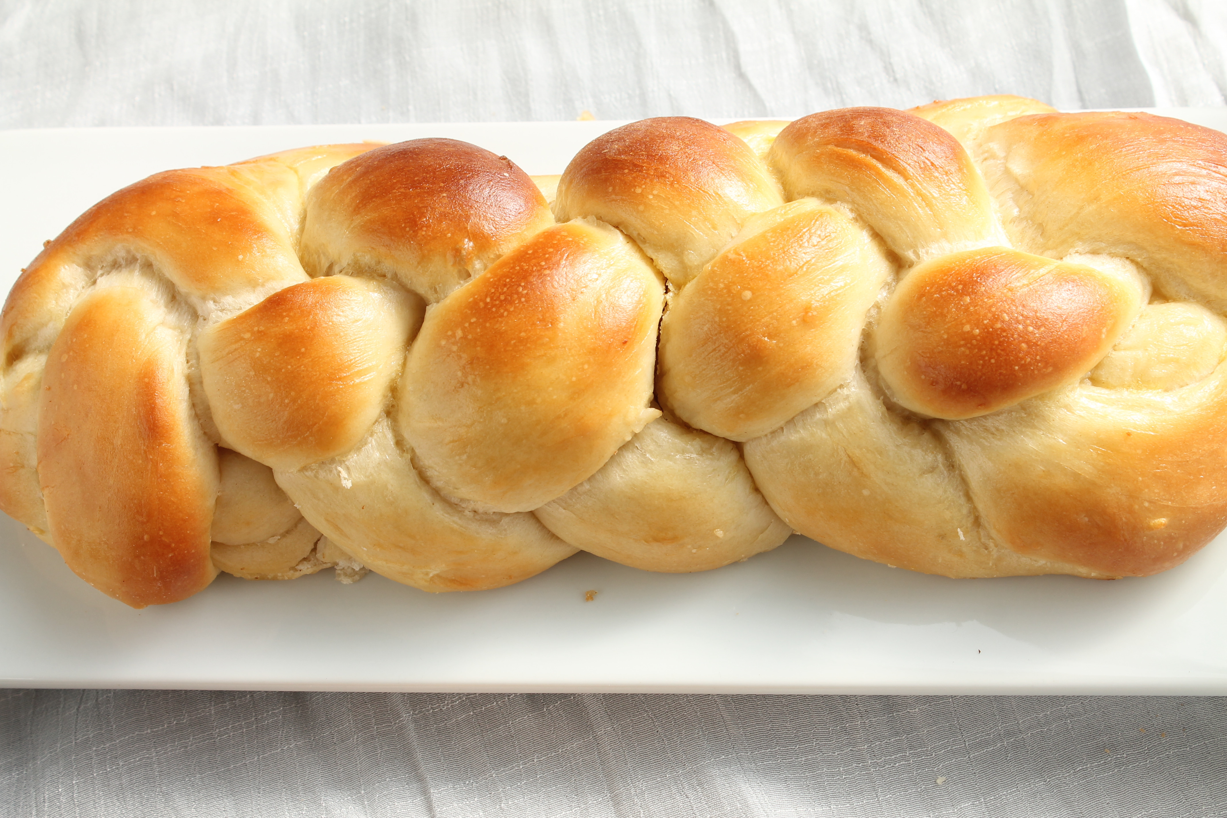 Хала на русском. Хала. Халы из курицы. Eggy Bread. Challah Bread.