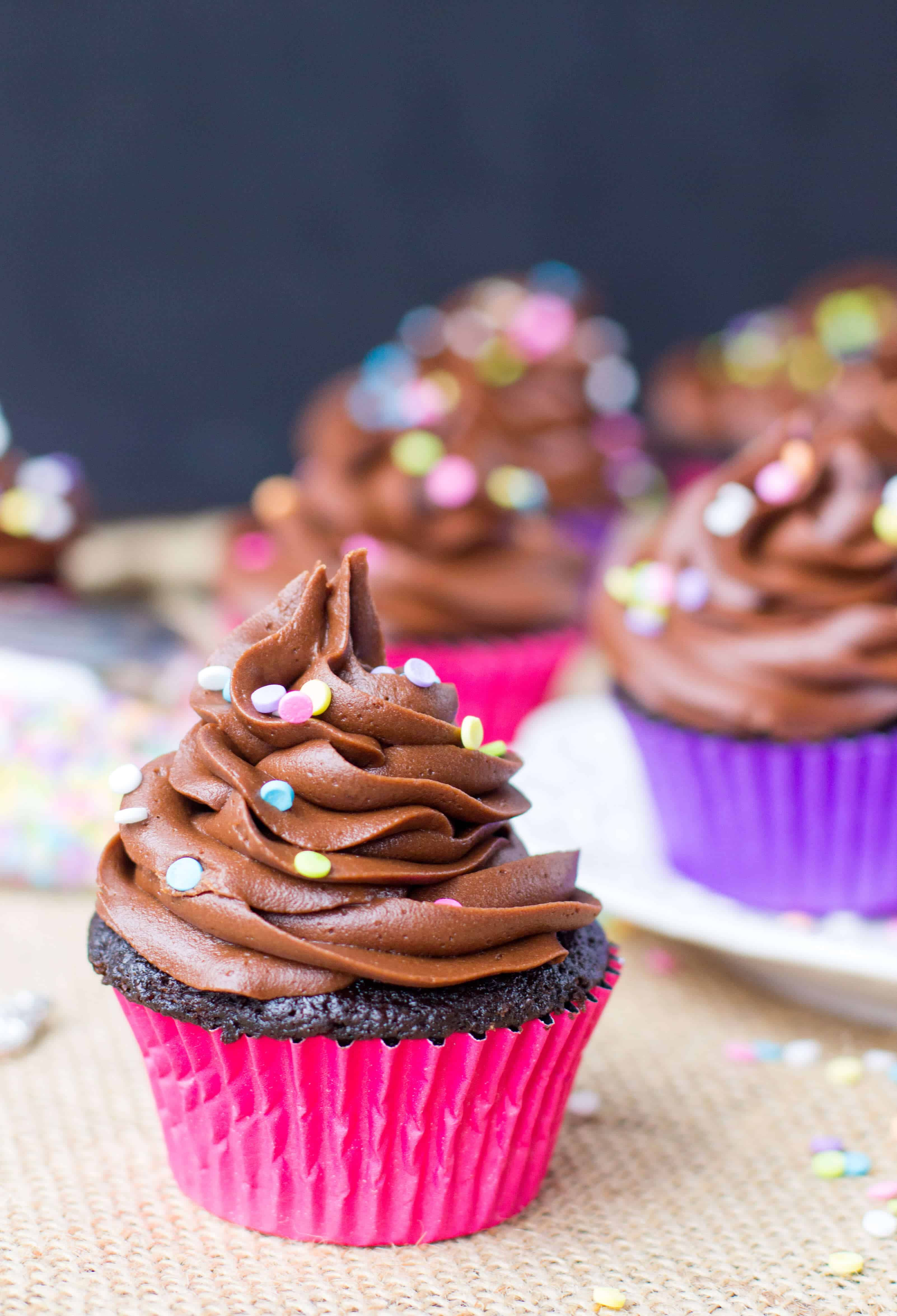 How To Make Chocolate Cupcakes Easy Chocolate Cupcakes Sugar Spun Run