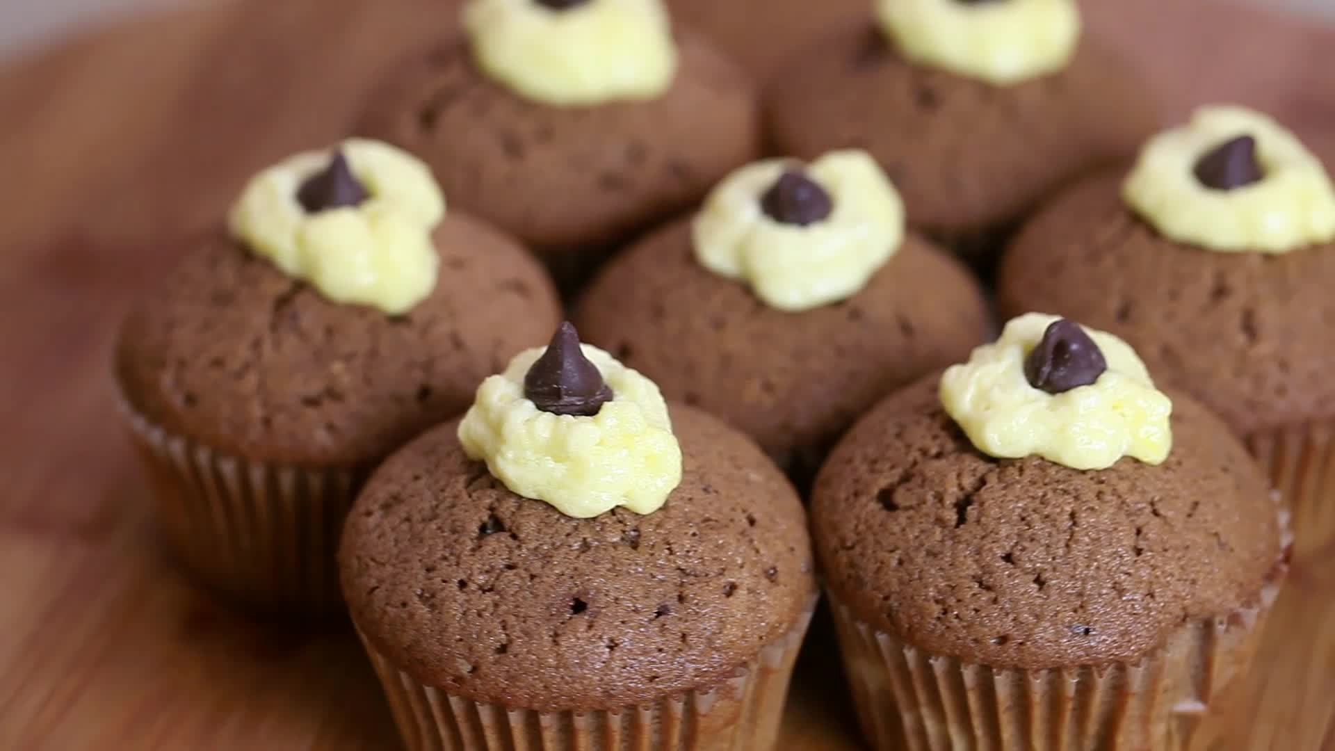 How To Make Chocolate Cupcakes How to Make Chocolate Cupcakes with wikiHow