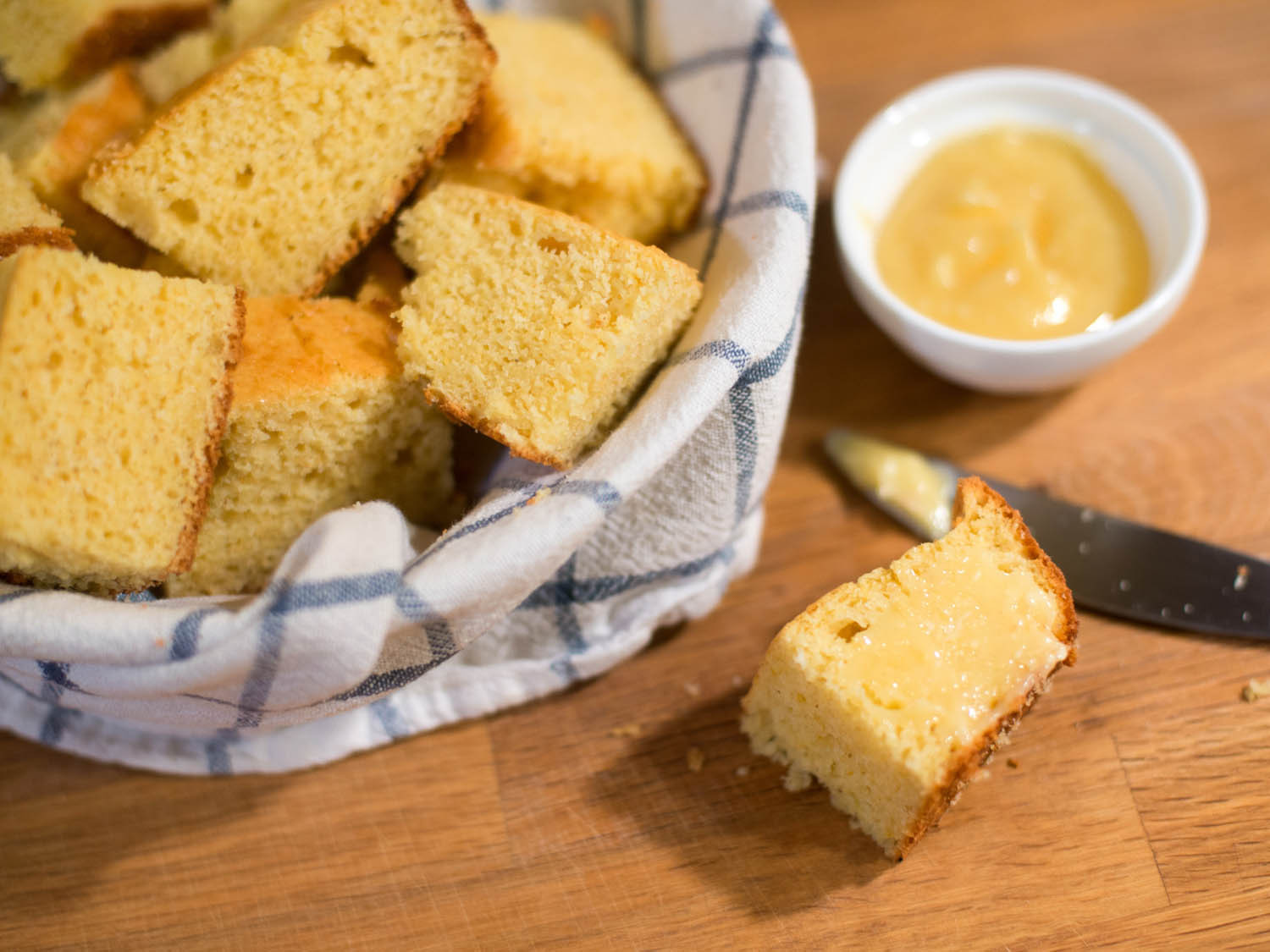 How To Make Cornbread
 How to Make Sweet and Moist Northern Style Cornbread With