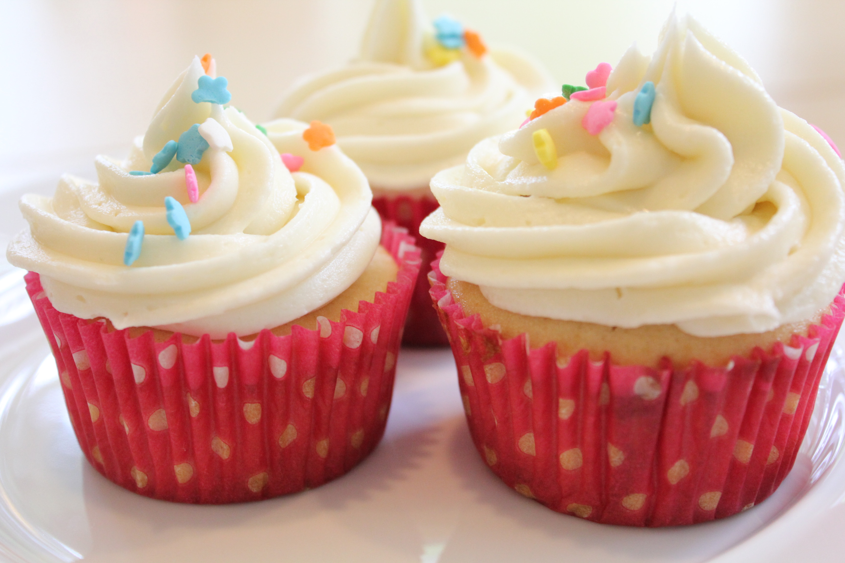 How To Make Cupcakes
 Simple Vanilla Frosting for Cupcakes • Hip Foo Mom