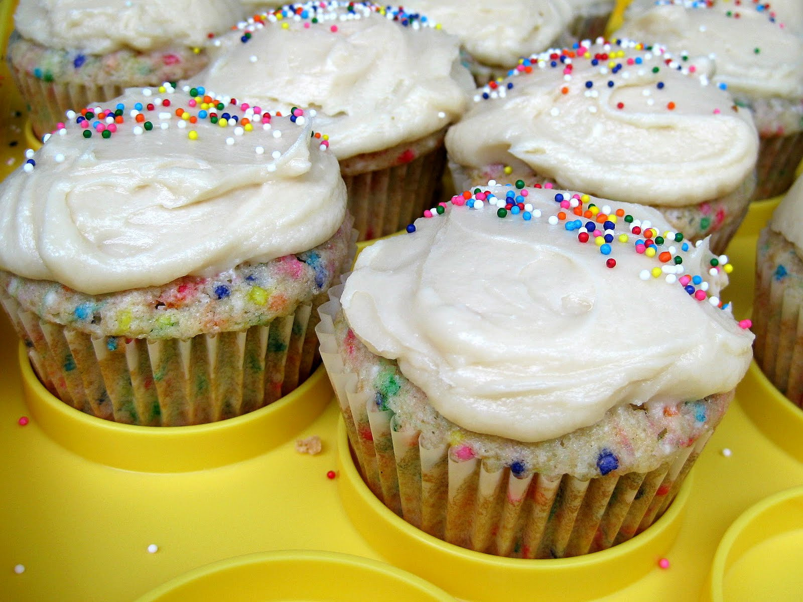 How To Make Homemade Cupcakes
 Homemade Funfetti Cupcakes with Vanilla Buttercream