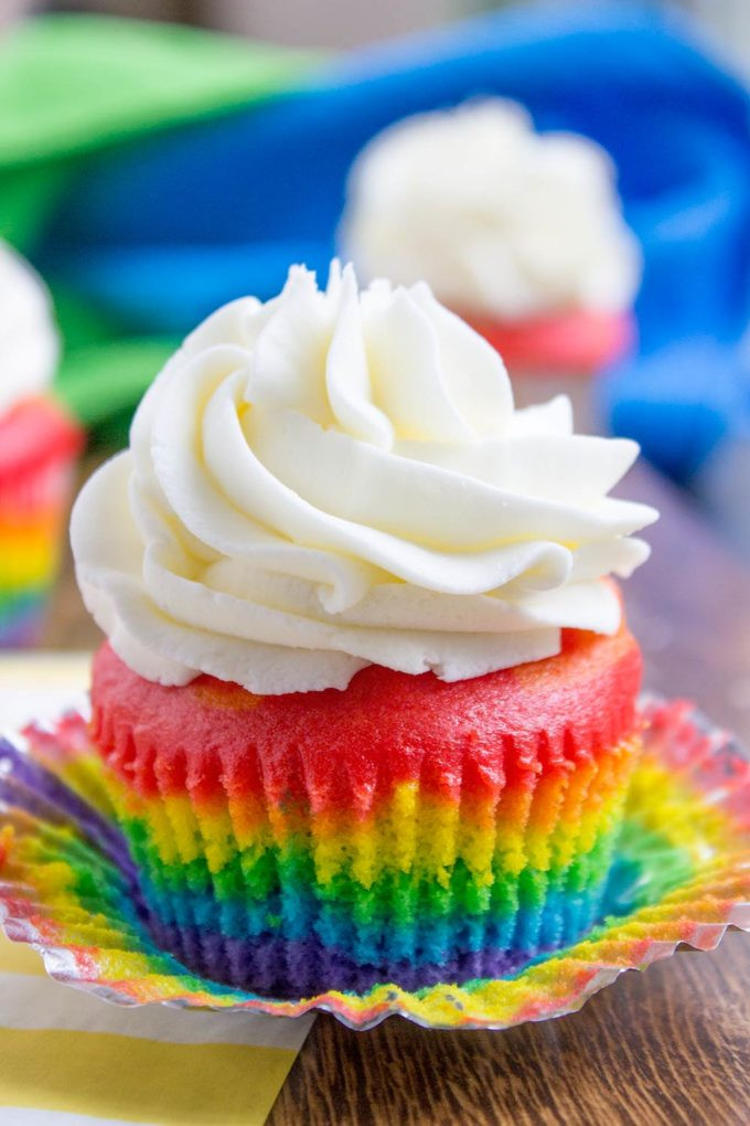 How To Make Icings For Cupcakes
 Rainbow Cupcakes with Vanilla Cloud Frosting Dinner