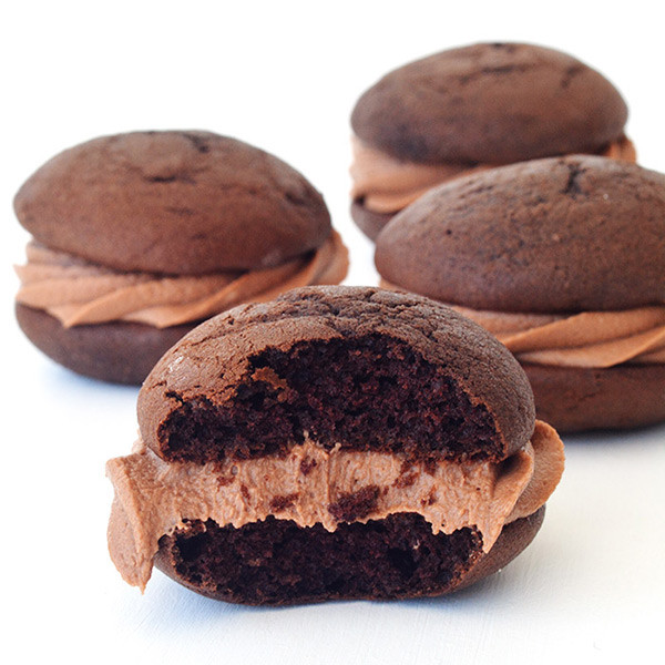 How To Make Whoopie Pies
 Nutella Stuffed Chocolate Whoopie Pies Handle the Heat