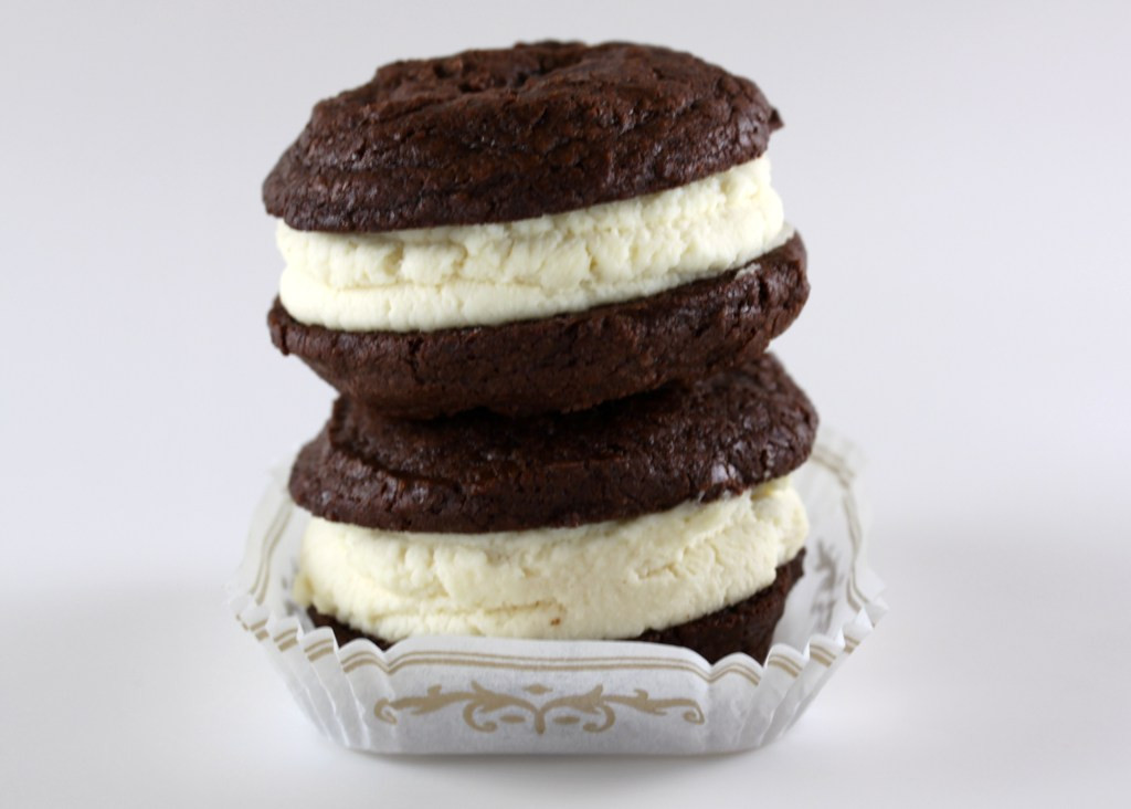 How To Make Whoopie Pies
 Brownie Whoopie Pies with Mascarpone Filling – e Vanilla