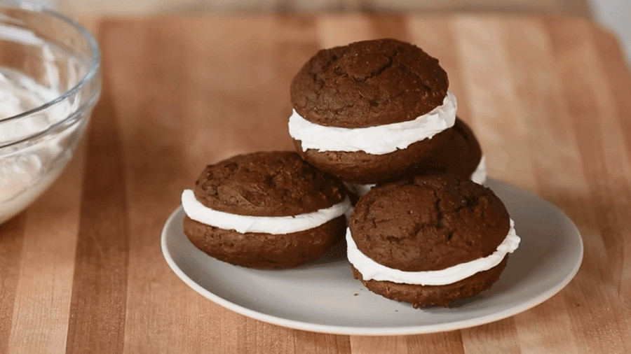 How To Make Whoopie Pies
 Red Velvet Whoopie Pie