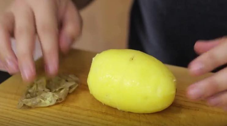 How To Peel A Potato
 How to peel a potato without sacrificing any potato
