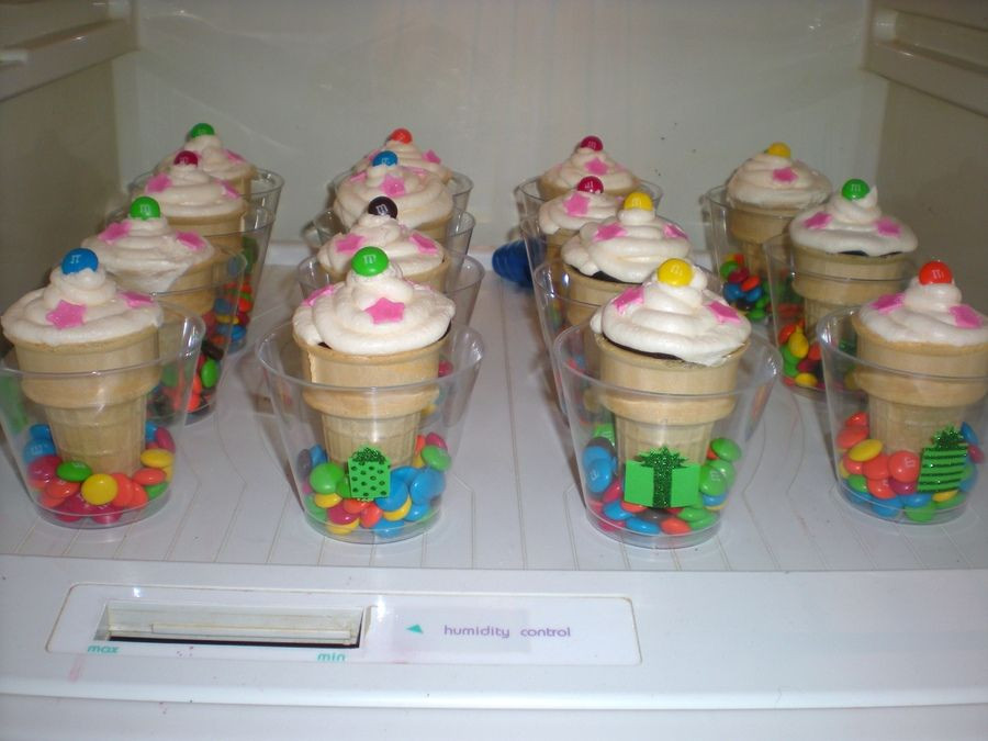 How To Transport Cupcakes
 Ice cream cones with cupcakes baked inside placed a small